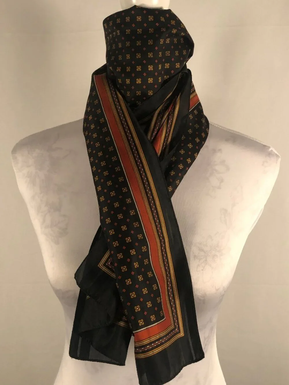Vintage-Inspired Geometric Border Scarf | Paris Café Quiet Luxury Style